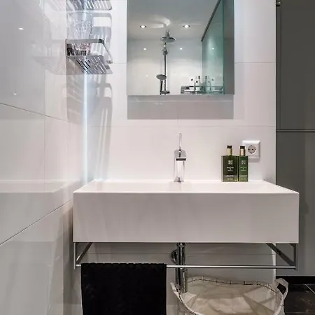 18th Century Groundfloor Canal House With Patio/garden Apartament