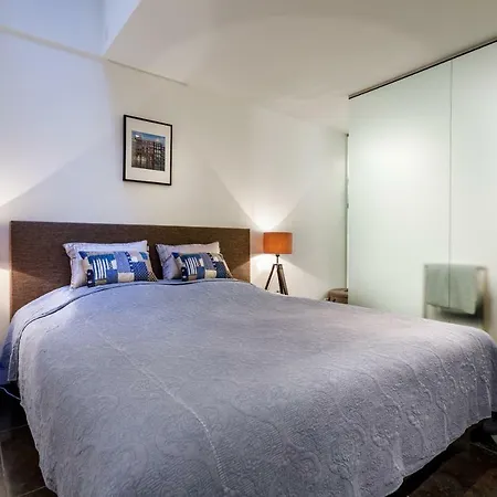 18th Century Groundfloor Canal House With Patio/garden *