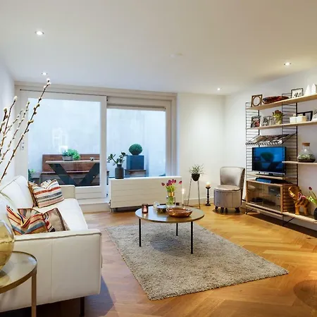 18th Century Groundfloor Canal House With Patio/garden *