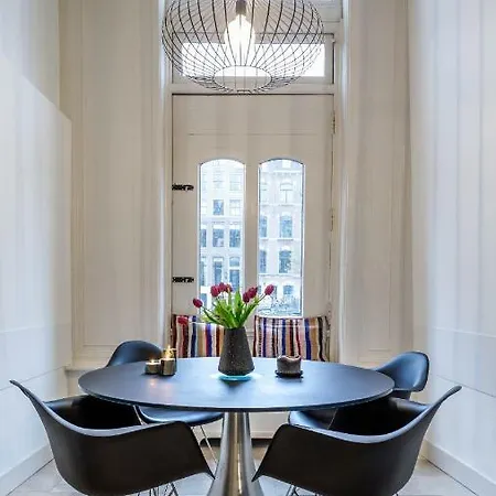 Apartament 18th Century Groundfloor Canal House With Patio/garden