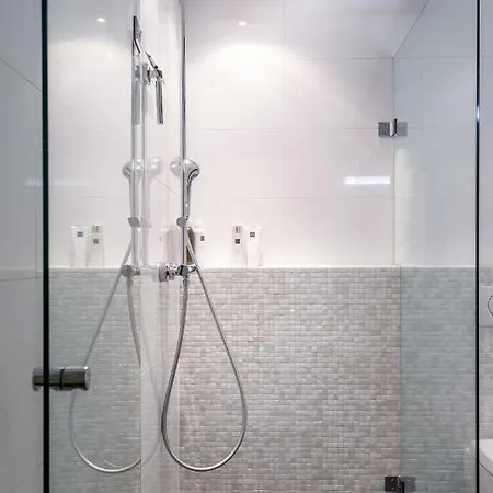 18th Century Groundfloor Canal House With Patio/garden *