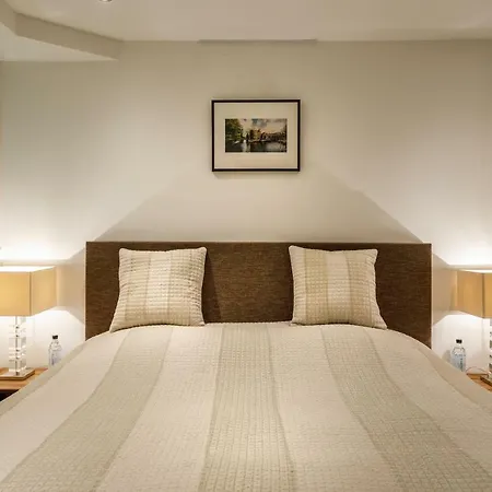 Apartment 18th Century Groundfloor Canal House With Patio/garden *