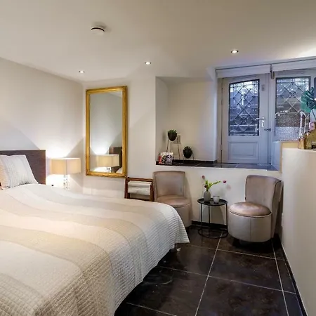 18th Century Groundfloor Canal House With Patio/garden